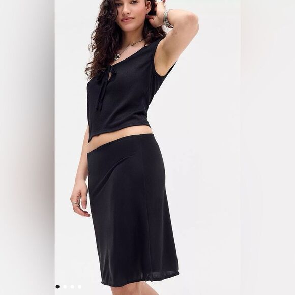Kimchi Blue for Urban Outfitters NWT Size Large Black Georgiana Slip Midi Skirt - Picture 2 of 13